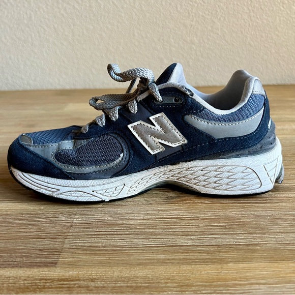 New Balance 2002R Boys Size 5Y W Blue Athletic Running Shoes Sneakers Sleek - Picture 6 of 14